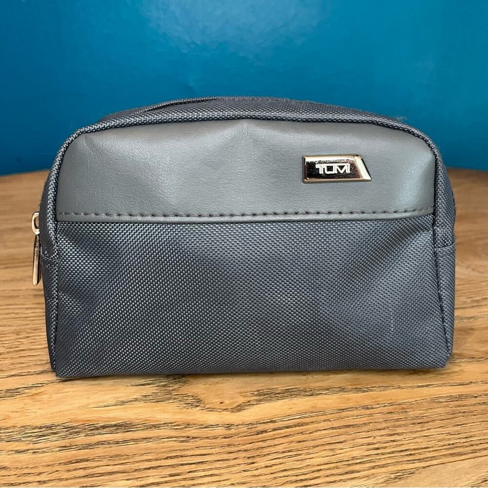 TUMI Nylon Travel Pouch Makeup Bag Small Gray for Delta Airlines